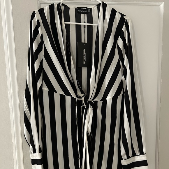 Black and White Stripped Tie Front Blouse - Picture 2 of 3